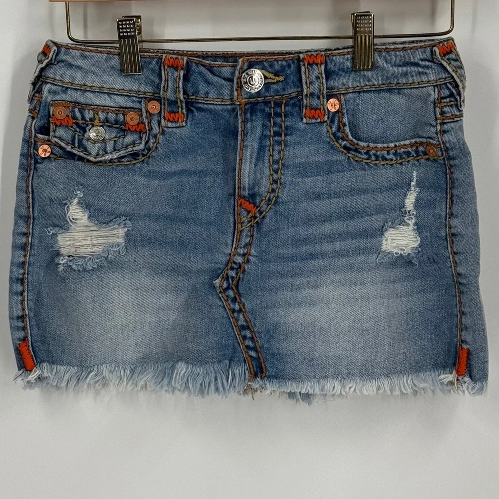 True Religion Sadie Mini Skirt Distressed Frayed Denim Medium Wash Size 25 - Picture 1 of 5